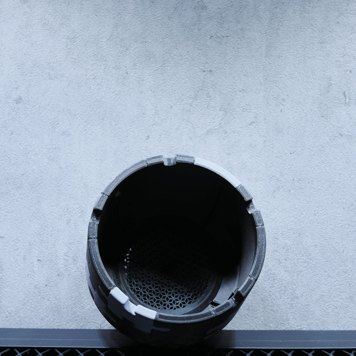 POT PUZZLE LIMITED SIZE M 4.5号サイズ鉢 マットブラック × アーバングレー 商品画像11｜SOCIAL PLANT WORKS