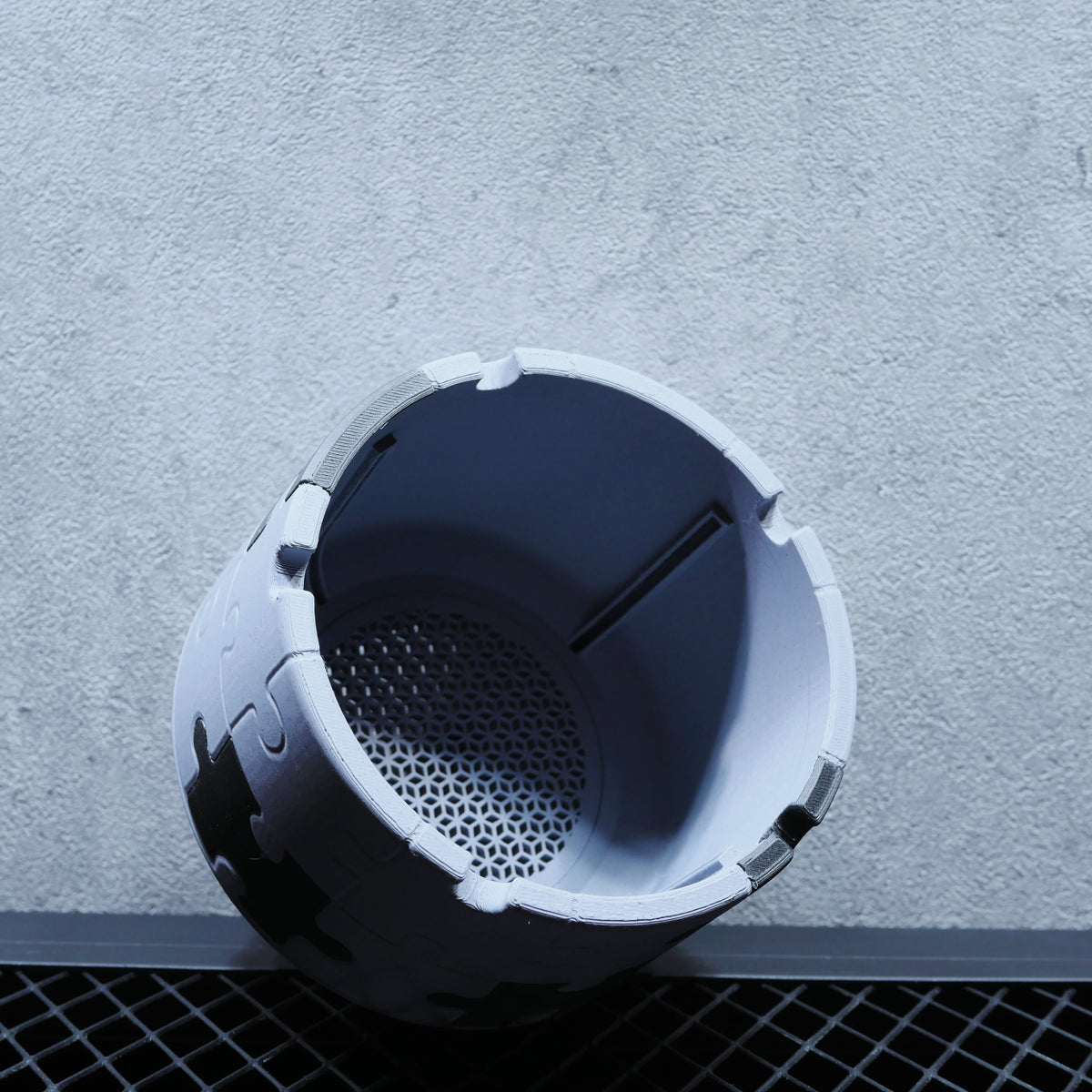POT PUZZLE GREY LIMITED SIZE M 4.5号サイズ鉢 マットブラック × アーバングレー 商品画像9｜SOCIAL PLANT WORKS