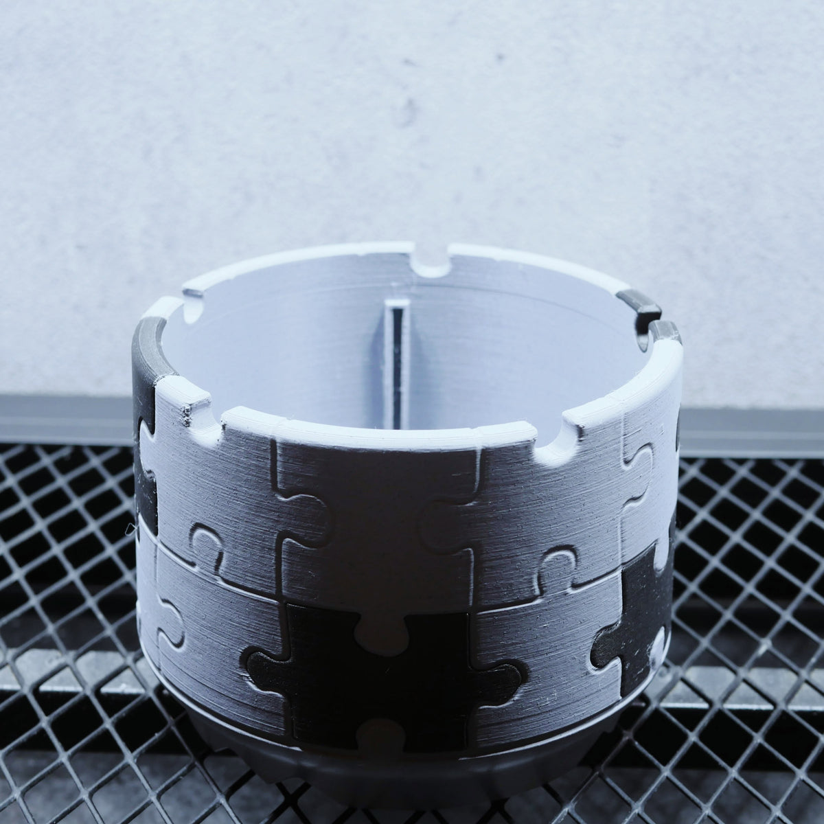 POT PUZZLE GREY LIMITED SIZE M 4.5号サイズ鉢 マットブラック × アーバングレー 商品画像8｜SOCIAL PLANT WORKS