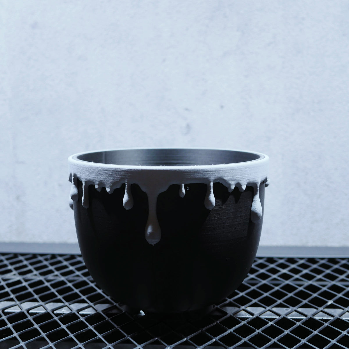 POT MELT LIMITED SIZE M 4号サイズ 3Dプリント植木鉢 マットブラック × アーバングレー 商品画像7｜SOCIAL PLANT WORKS