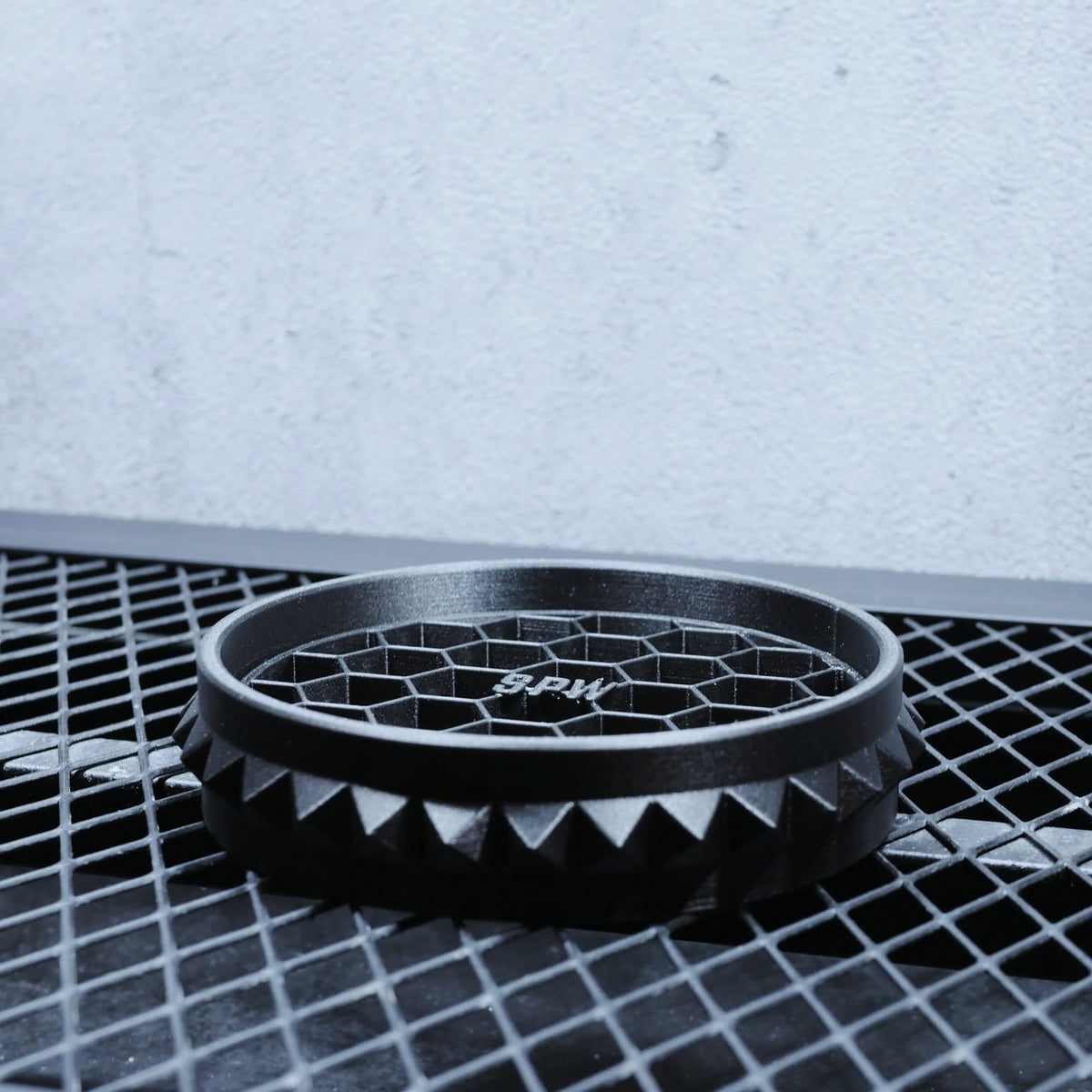 DUAL MESH TRAY STUD SIZE S 受け皿 マットブラック 商品画像6｜SOCIAL PLANT WORKS