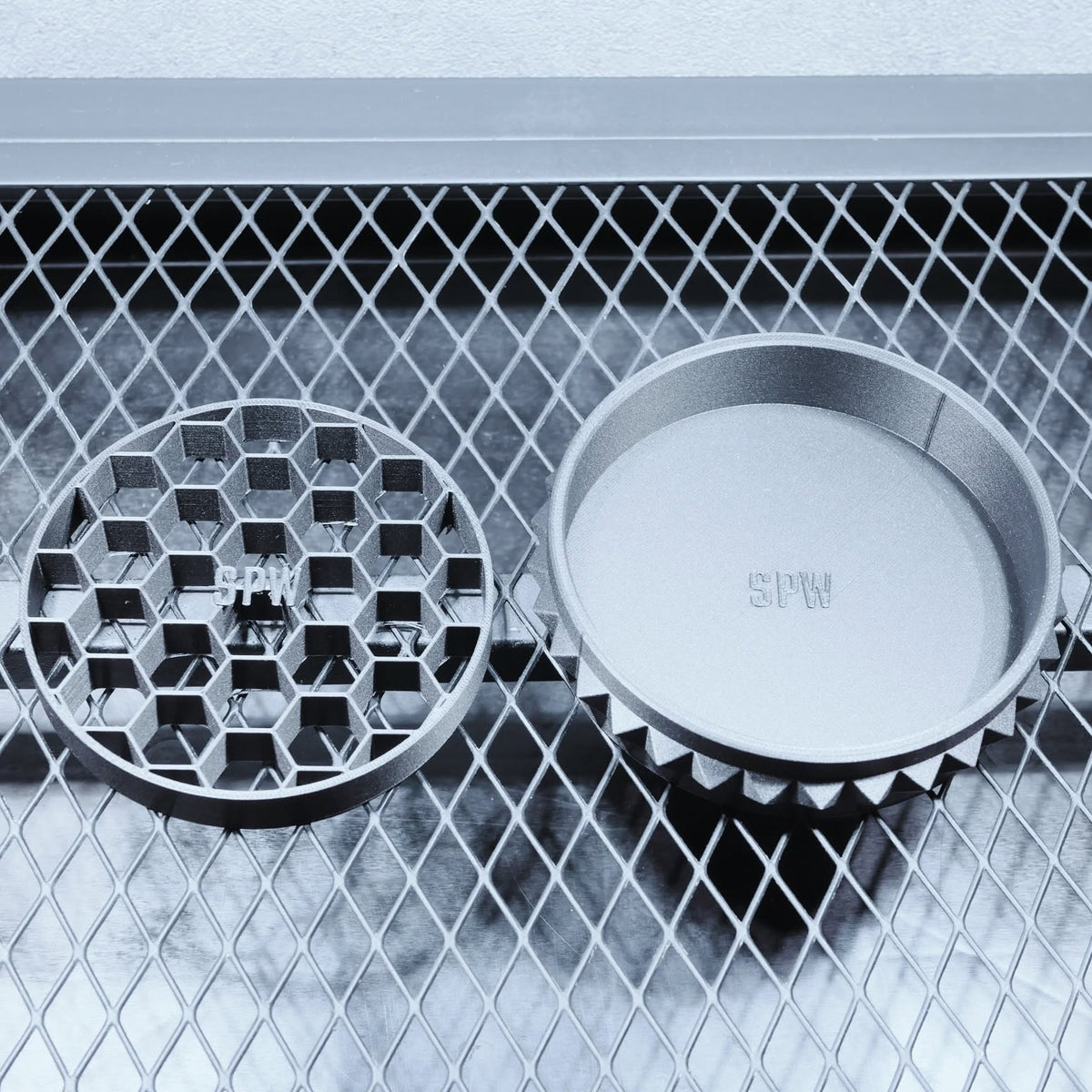 DUAL MESH TRAY STUD SIZE S 受け皿 マットブラック 商品画像4｜SOCIAL PLANT WORKS
