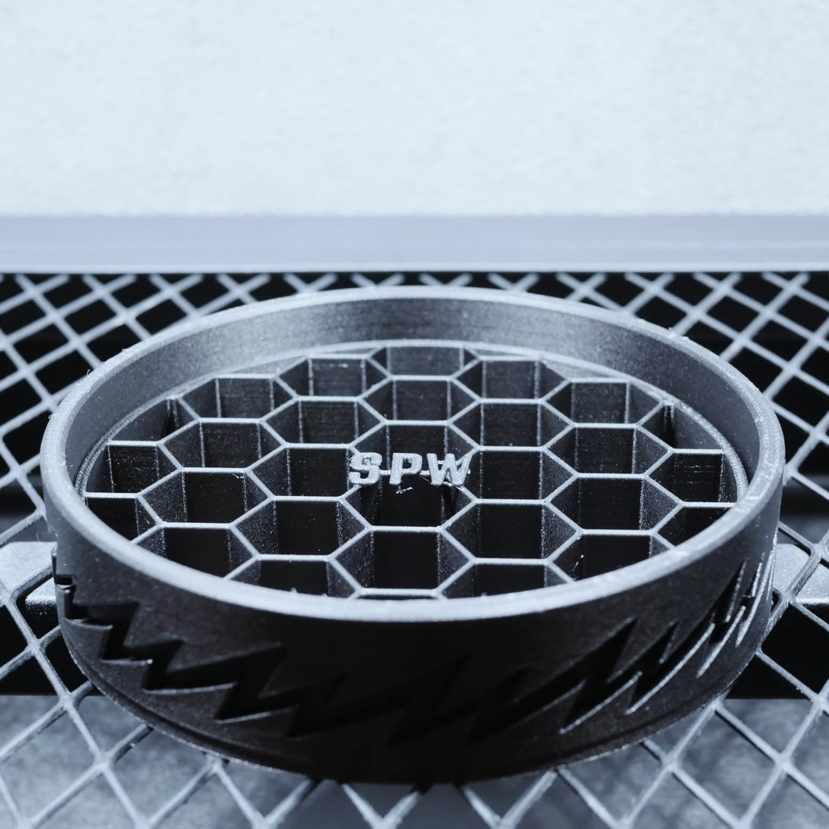 DUAL MESH TRAY THUNDER SIZE S 受け皿 マットブラック 商品画像5｜SOCIAL PLANT WORKS