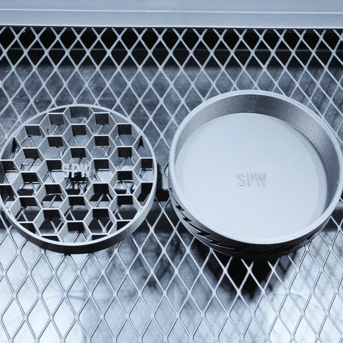 DUAL MESH TRAY THUNDER SIZE S 受け皿 マットブラック 商品画像4｜SOCIAL PLANT WORKS