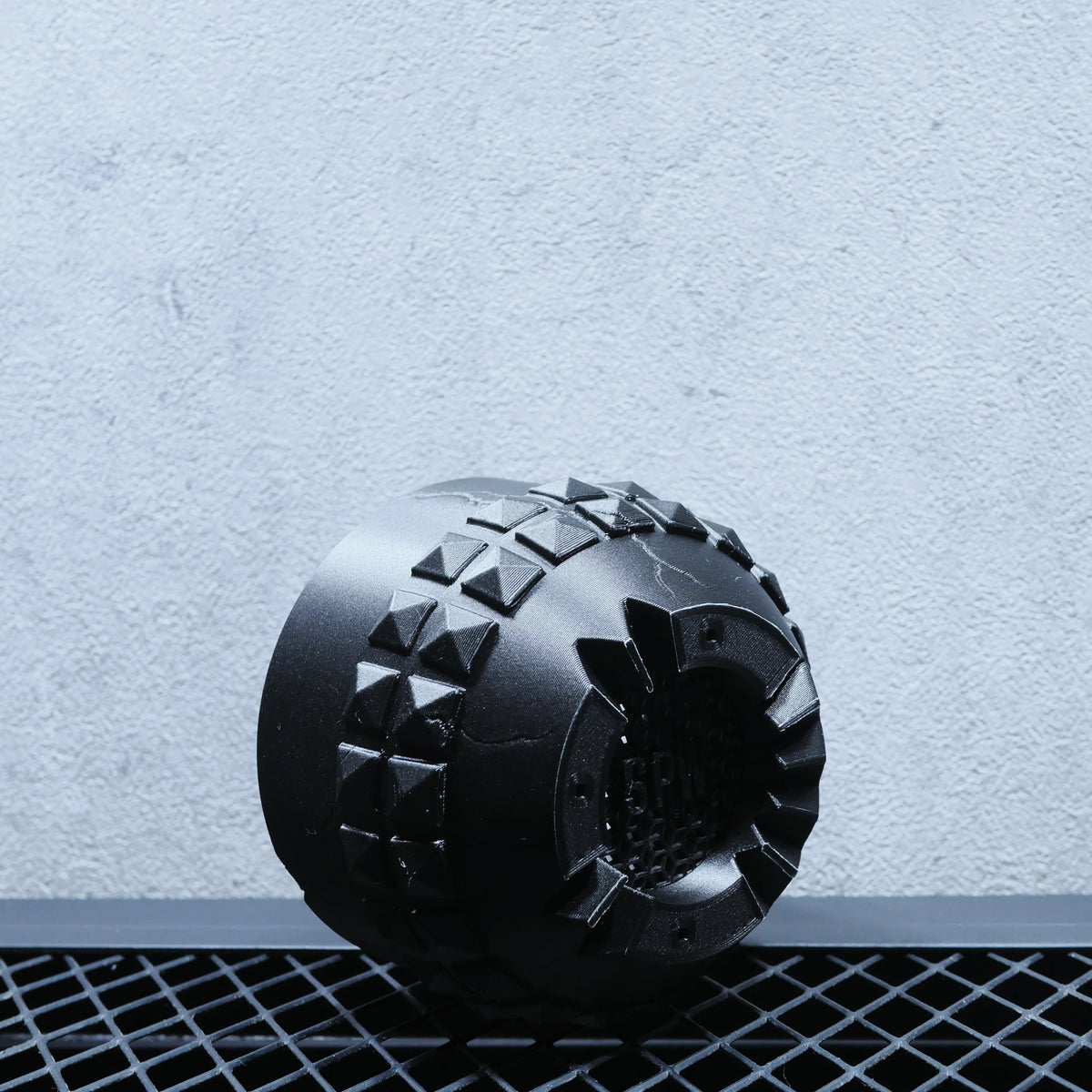 POT BROKEN STUD 鉢 マットブラック 着脱式ボトム 商品画像2｜SOCIAL PLANT WORKS