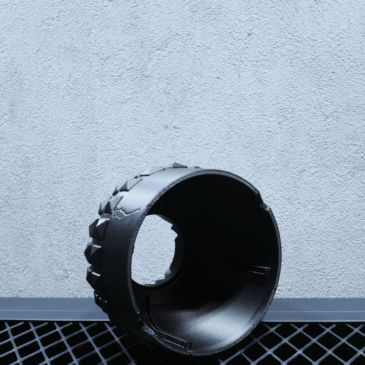 POT BROKEN STUD 鉢 マットブラック 着脱式ボトム 商品画像4｜SOCIAL PLANT WORKS